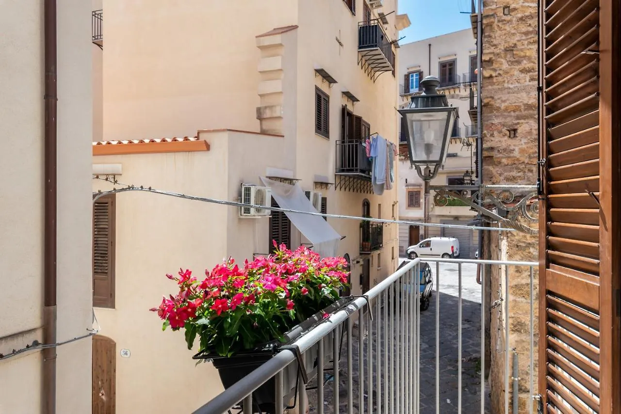 Le Porte Del Kassaro Palermo 0*,  Italien