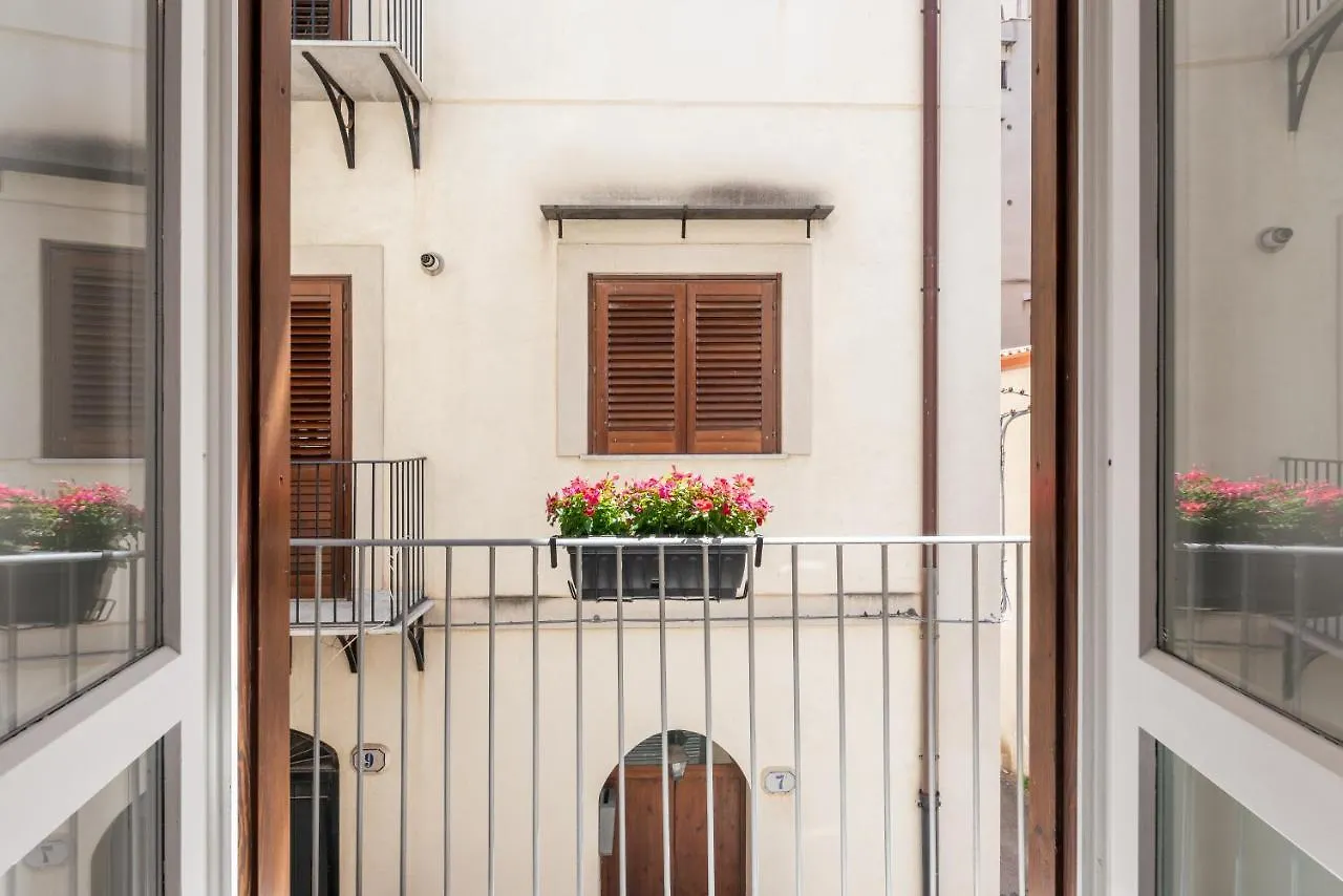 Lägenhet Le Porte Del Kassaro Palermo