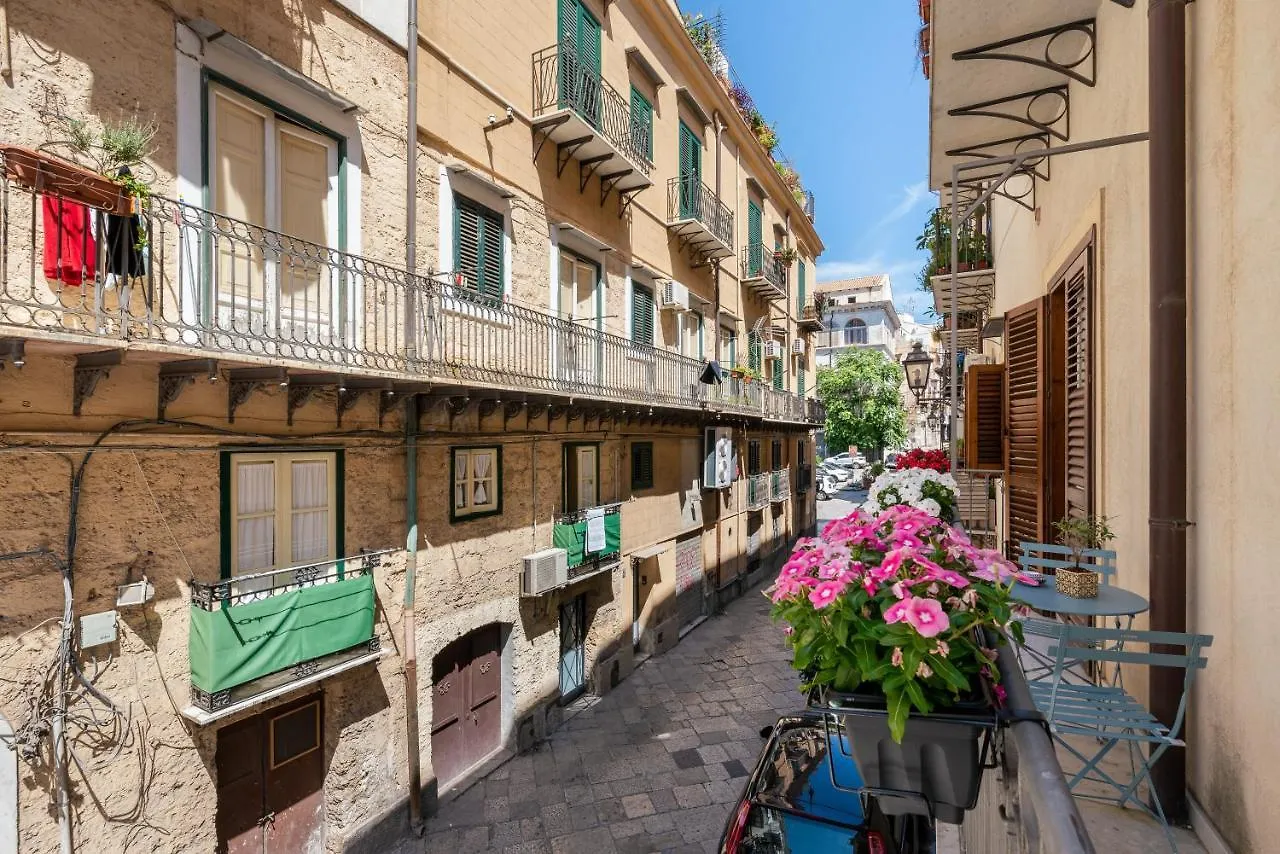 Le Porte Del Kassaro Palermo 0*,  Italy